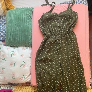 ModCloth women’s medium jumpsuit, green with peace signs, button front